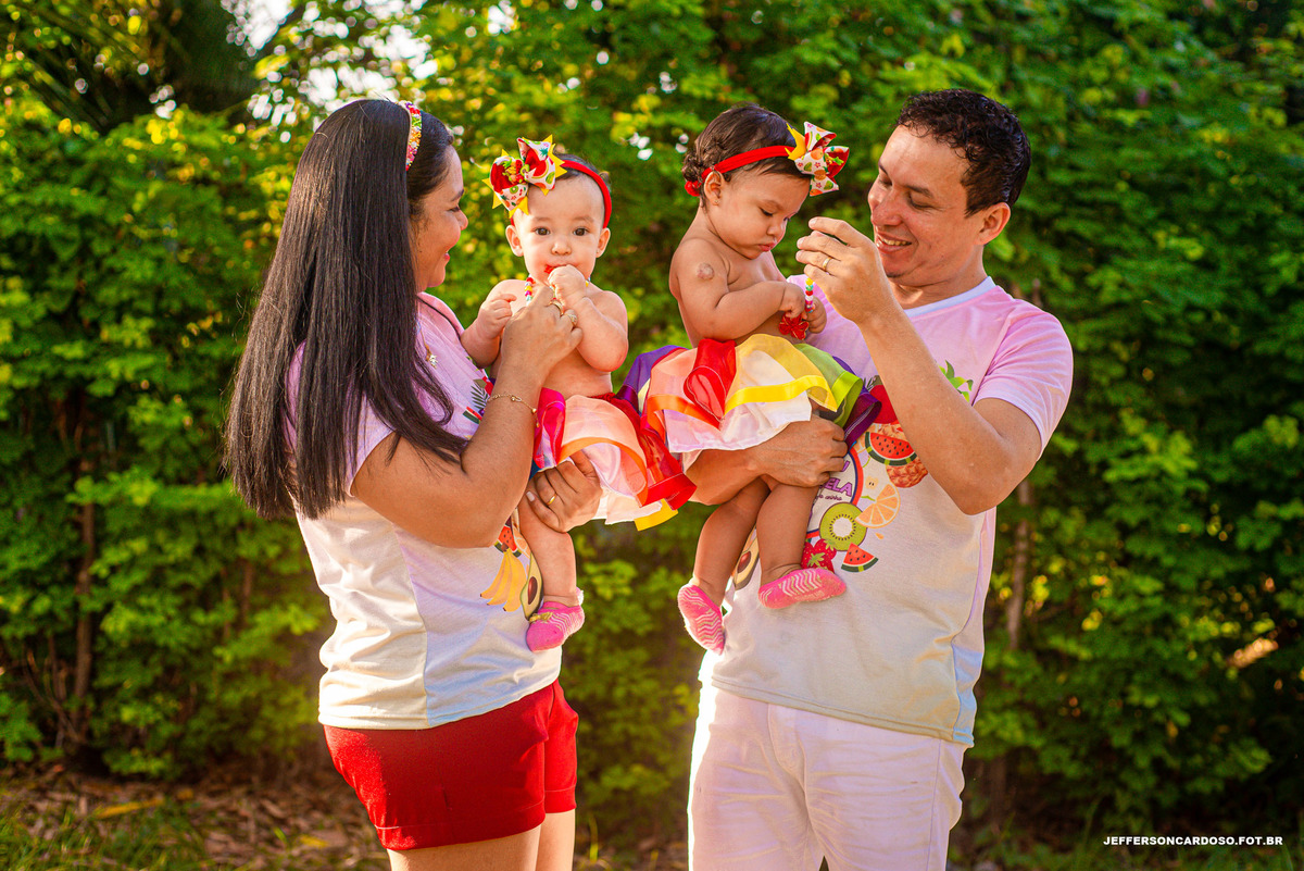 Ensaio gêmeas em Cametá Analu e Anabela com fotografia de família e book na cidade, amigos de infância foto e com muita alegria e amor com elas