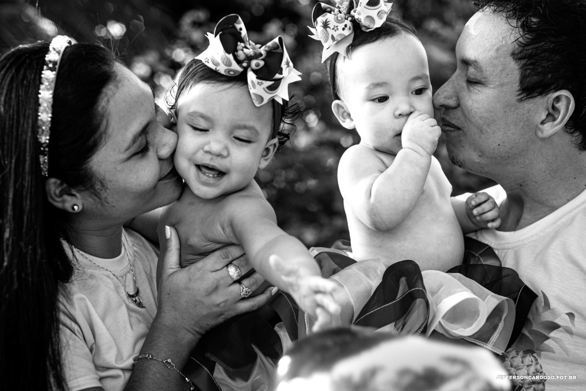 Ensaio gêmeas em Cametá Analu e Anabela com fotografia de família e book na cidade, amigos de infância foto e com muita alegria e amor com elas