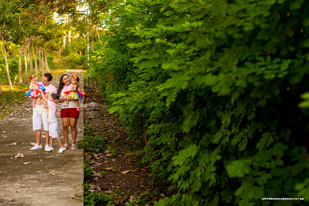 Ensaio gêmeas em Cametá Analu e Anabela com fotografia de família e book na cidade, amigos de infância foto e com muita alegria e amor com elas