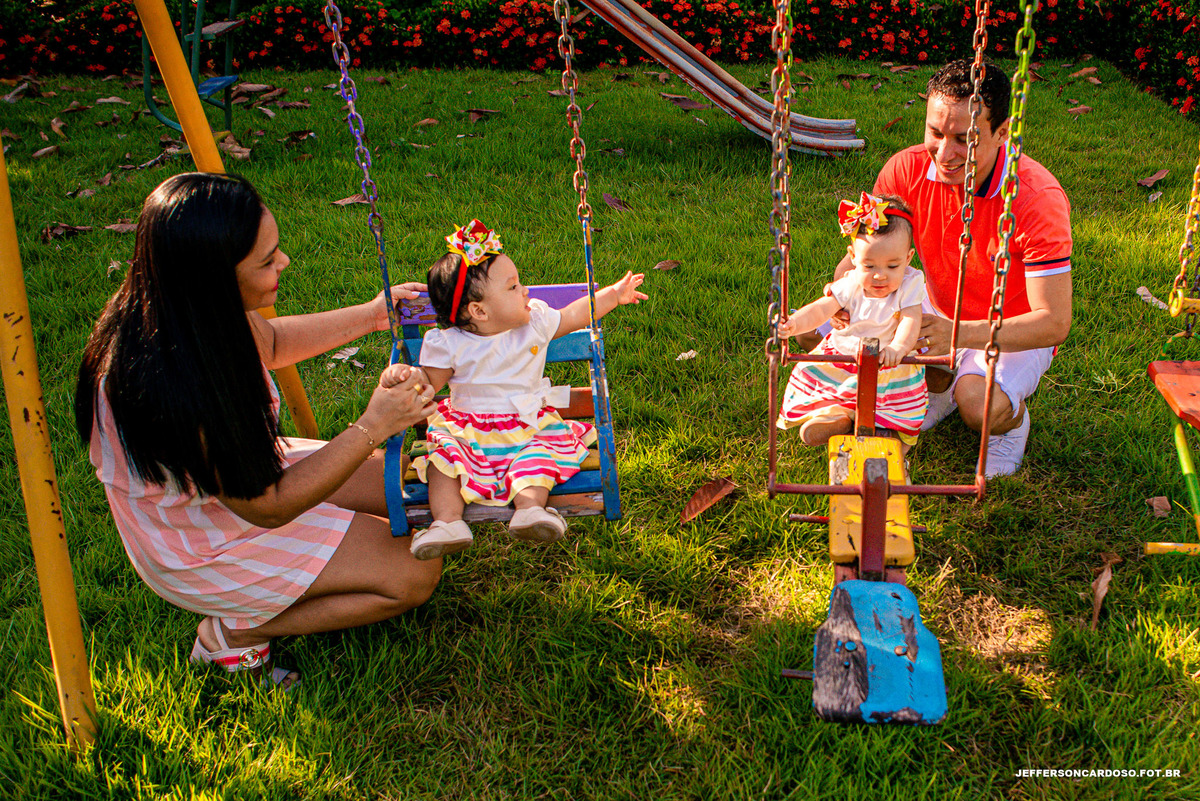 Ensaio gêmeas em Cametá Analu e Anabela com fotografia de família e book na cidade, amigos de infância foto e com muita alegria e amor com elas