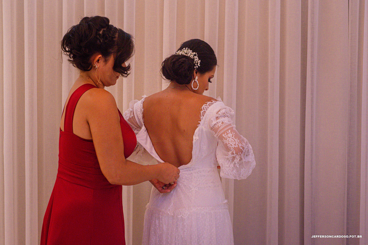 Casamento em casa com os noivos na cidade de Cametá entre família bastante intimista com Elopement Wedding com melhor fotografo de Belém PA buquê de noiva e noivo