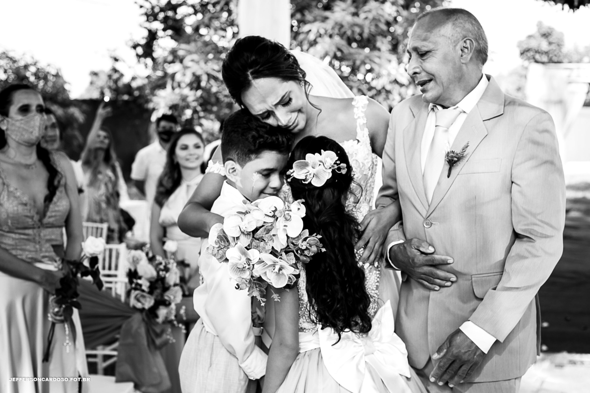 casamento em cametá pa na AABB com os noivos Ellen e Elizeu com banda Teatro Mágico com making off noiva e noivo, wedding emoção e amor com fotografia de jefferson cardoso melhor fotógrafo do Pará e cametá premiado praia da aldeia covid 19