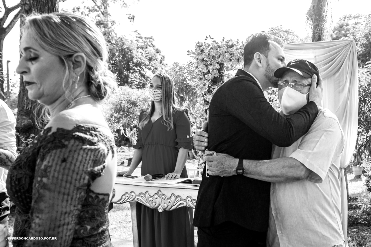 casamento em cametá pa na AABB com os noivos Ellen e Elizeu com banda Teatro Mágico com making off noiva e noivo, wedding emoção e amor com fotografia de jefferson cardoso melhor fotógrafo do Pará e cametá premiado praia da aldeia covid 19