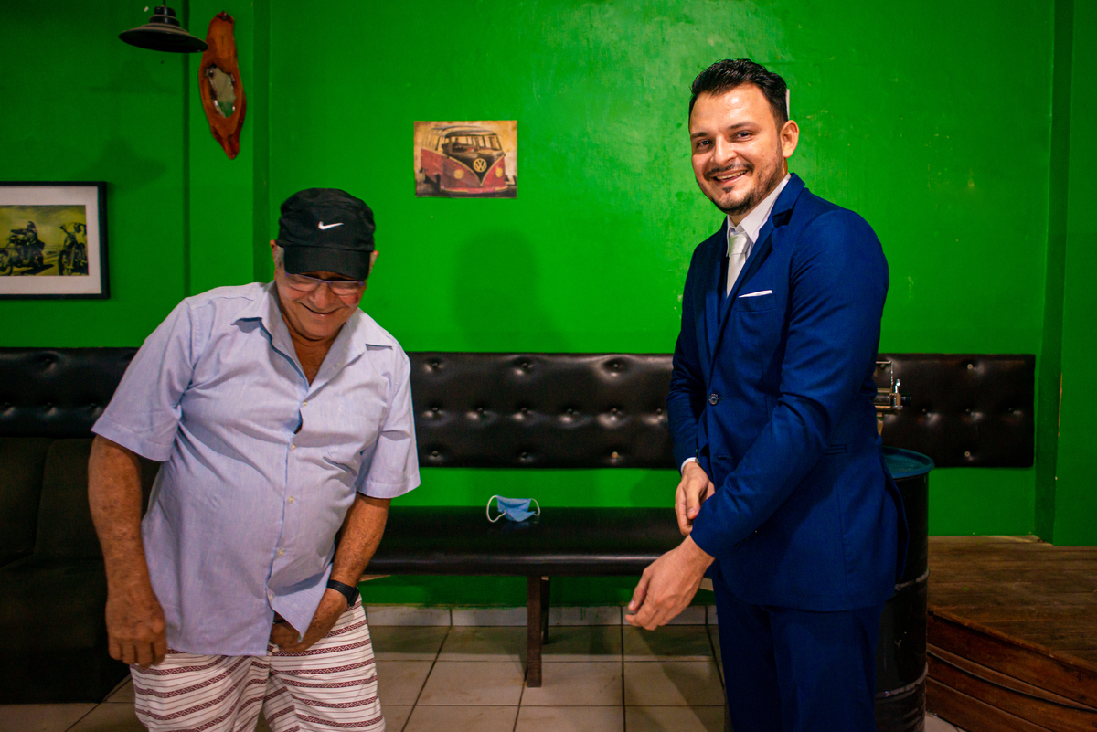 casamento em cametá pa na AABB com os noivos Ellen e Elizeu com banda Teatro Mágico com making off noiva e noivo, wedding emoção e amor com fotografia de jefferson cardoso melhor fotógrafo do Pará e cametá premiado praia da aldeia covid 19