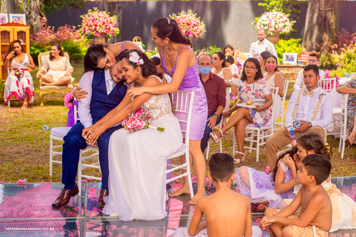 casamento em cametá pa na AABB com os noivos Ellen e Elizeu com banda Teatro Mágico com making off noiva e noivo, wedding emoção e amor com fotografia de jefferson cardoso melhor fotógrafo do Pará e cametá premiado praia da aldeia covid 19