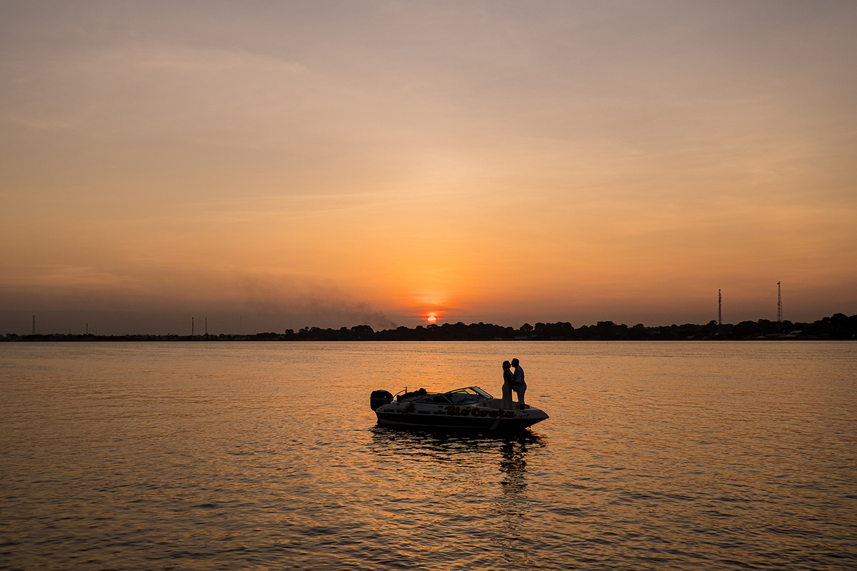 ensaio casal na praia em cametá com Janaína e Bió Costa casamento na cidade, banca de jogo são jorge bets praia da aldeia