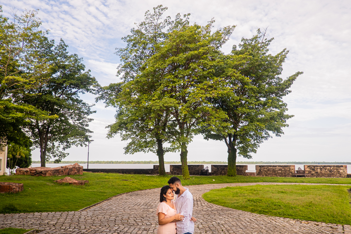 ensaio de casamento com os noivos no forte do presépio na casa das 11 janelas em belém pa com os noivos Jamilly e Jailson com foto de wedding