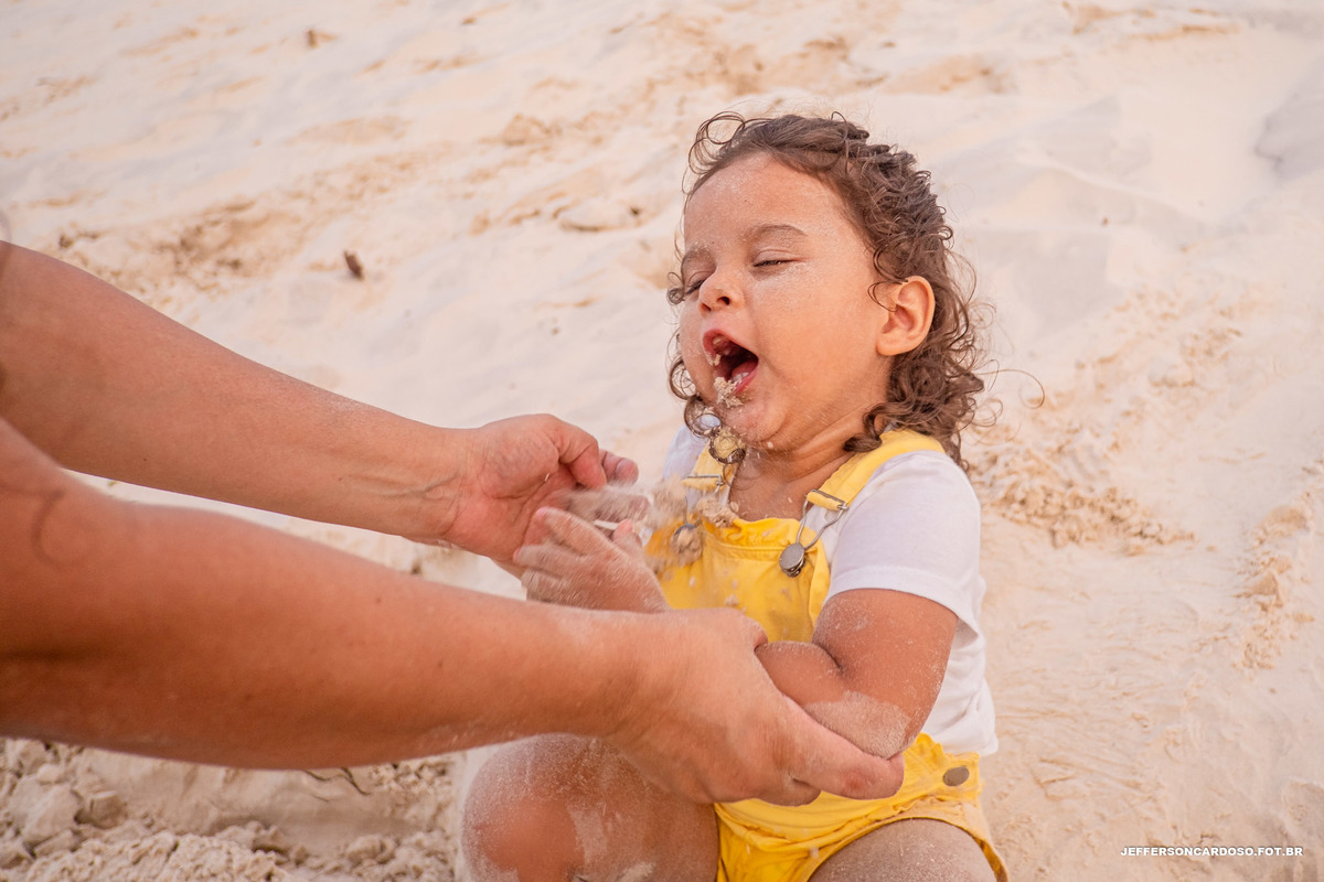 Ensaio Família Maria de Belém, Thiago, Eva, Elena e Teresa em Salinas Park Resort na praia do atalaia com as gêmeas fotografia de Jefferson Cardoso o melhor fotografo do estado do Pará