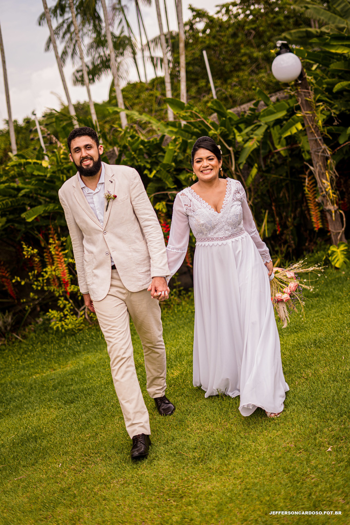 casamento Jamilly e Jailson na cidade de Castanhal boho chic pinterest com vestido de noiva rustico de renda feito a mão, noivo estiloso de manhã com muito amor e alegria o melhor fotografo de casal do estado do Pará