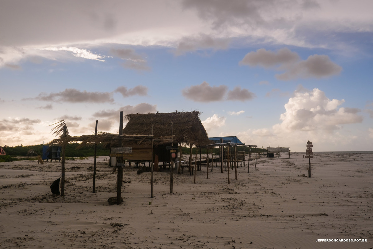 estrada que vai pro 40 do Mocoóca pra fortalezinha na ilha de maiandeua no Lago da Princesa de agodoal com fotos de jefferson cardoso fotografo de casal e paisagem, ferias na ilha com trilha com seu bival no chalé do tio na praia fortalezinha do pará