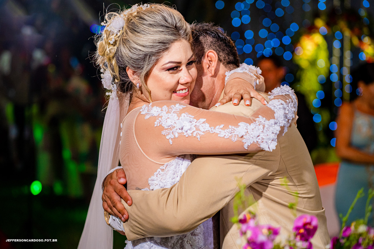 Casamento Janaina e Bió Costa da banca são jorge best na cidade de Cametá com wedding do ano no estado do Pará com festão com todas as banda regionais da cidade, entrada da noiva e noivo muita emoção e amor