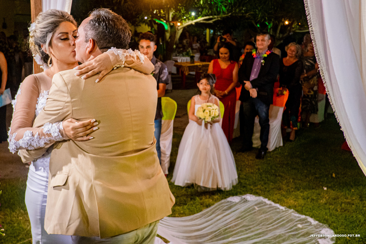 Casamento Janaina e Bió Costa da banca são jorge best na cidade de Cametá com wedding do ano no estado do Pará com festão com todas as banda regionais da cidade, entrada da noiva e noivo muita emoção e amor