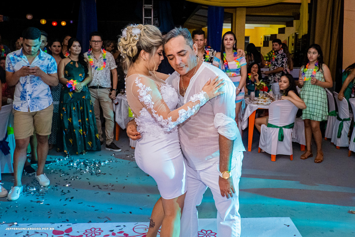 Casamento Janaina e Bió Costa da banca são jorge best na cidade de Cametá com wedding do ano no estado do Pará com festão com todas as banda regionais da cidade, entrada da noiva e noivo muita emoção e amor