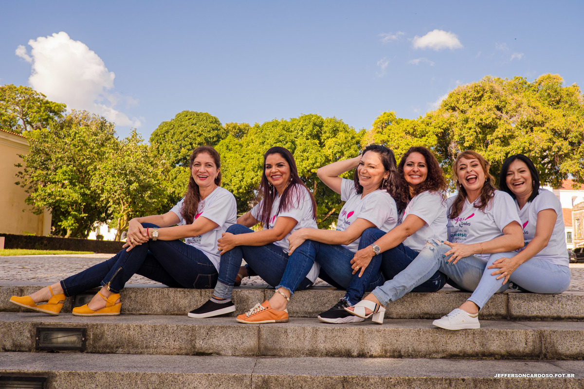 ensaio amigas alegres na cidade de Belém PA com 30 anos de amizade do colégio ideal - forte do castelo 