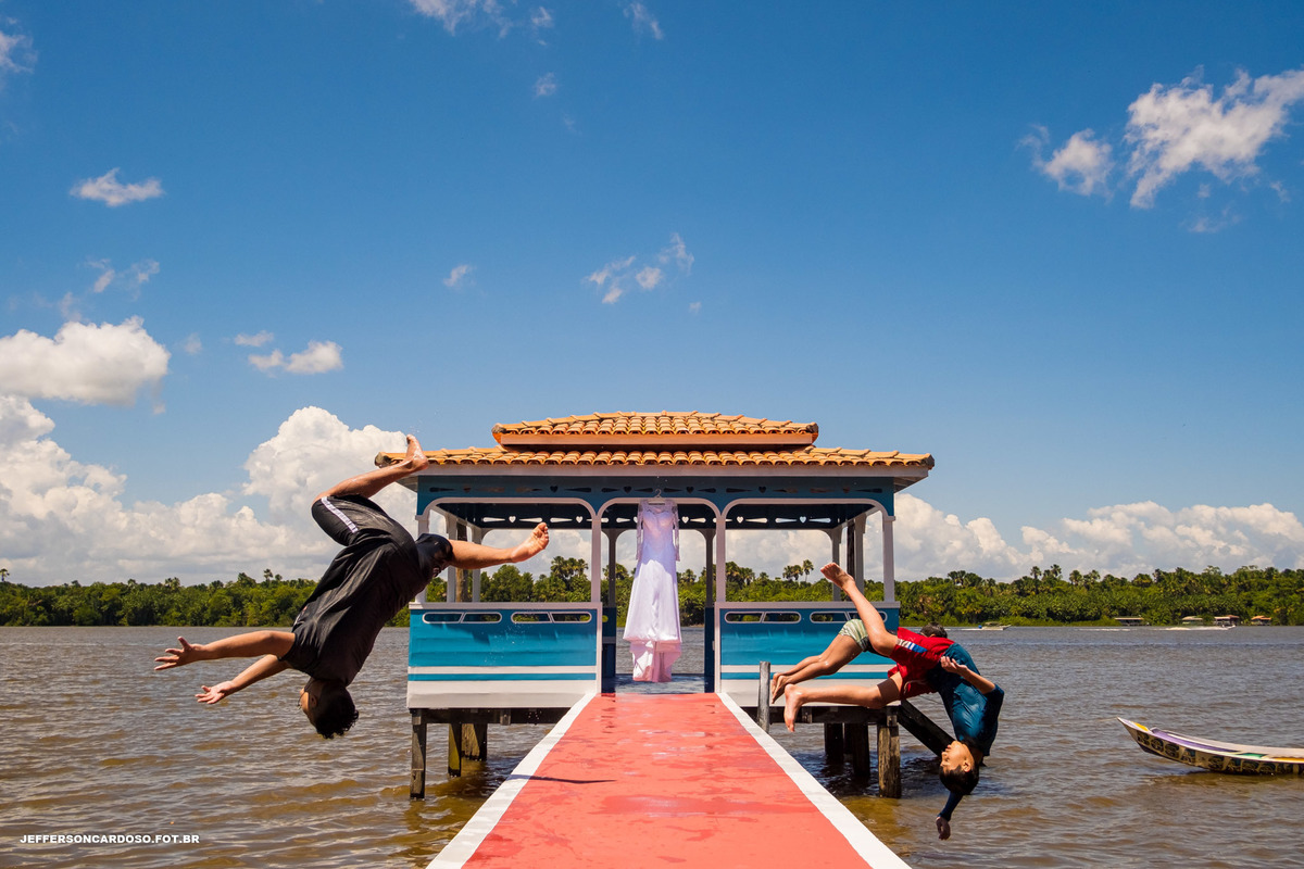casamento Nira e Sergio na cidade de Limoeiro do Ajuru no interior rio Japim Grande  pinterest com vestido de noiva rústico de renda feito a mão, noivo estiloso de manhã com muito amor  melhor fotografo de wedding no brasil Jeff Cardoso Fotografia