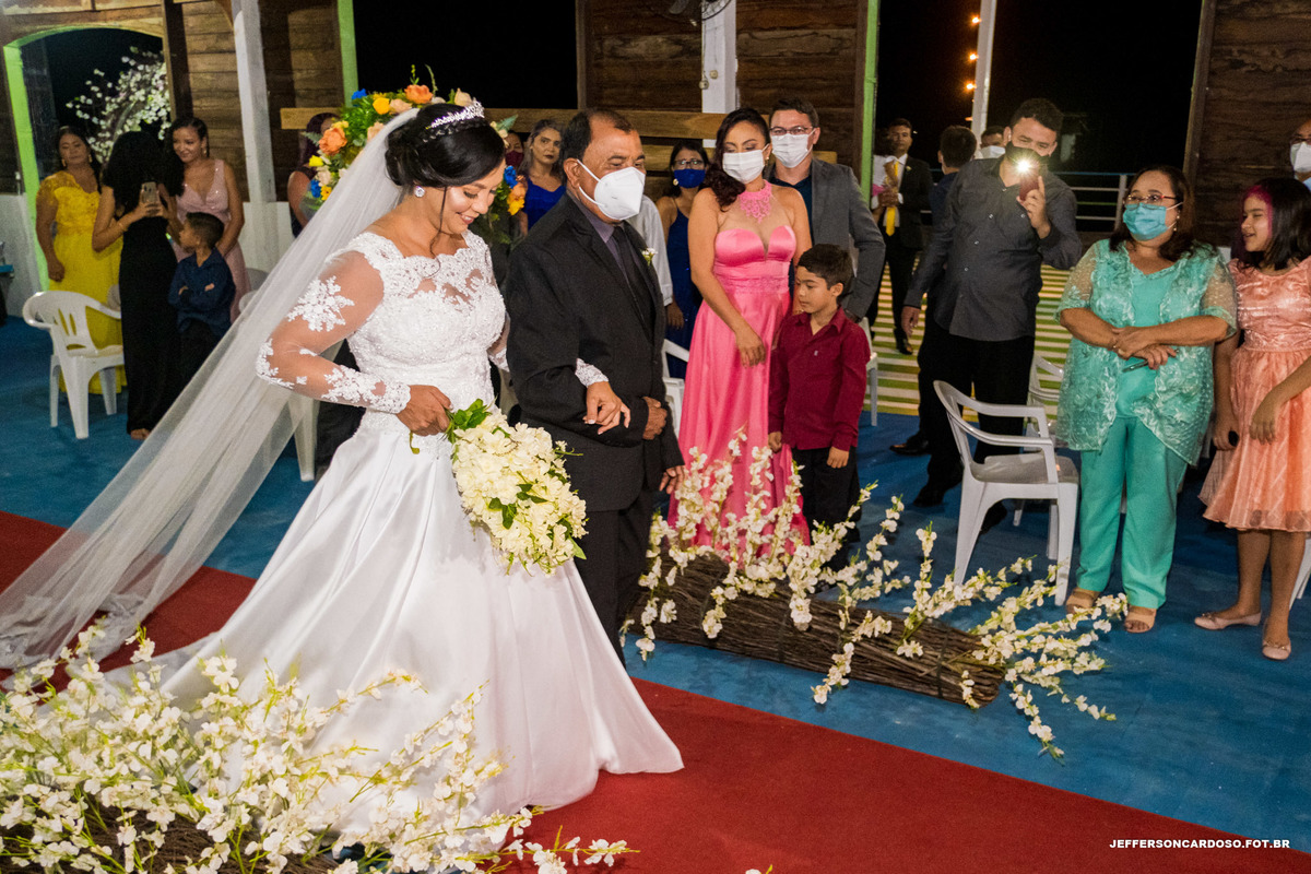 casamento Nira e Sergio na cidade de Limoeiro do Ajuru no interior rio Japim Grande  pinterest com vestido de noiva rústico de renda feito a mão, noivo estiloso de manhã com muito amor  melhor fotografo de wedding no brasil Jeff Cardoso Fotografia