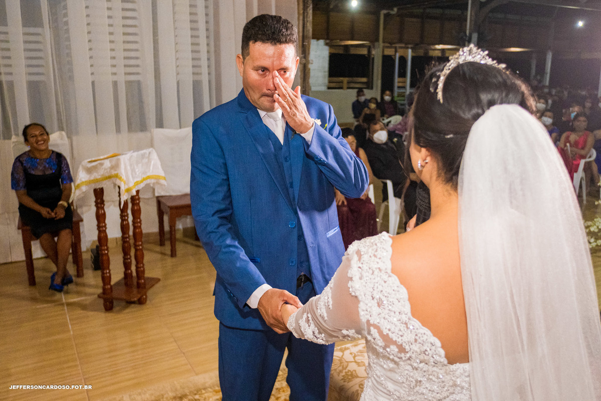 casamento Nira e Sergio na cidade de Limoeiro do Ajuru no interior rio Japim Grande  pinterest com vestido de noiva rústico de renda feito a mão, noivo estiloso de manhã com muito amor  melhor fotografo de wedding no brasil Jeff Cardoso Fotografia