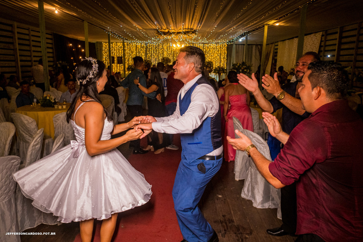 casamento Nira e Sergio na cidade de Limoeiro do Ajuru no interior rio Japim Grande  pinterest com vestido de noiva rústico de renda feito a mão, noivo estiloso de manhã com muito amor  melhor fotografo de wedding no brasil Jeff Cardoso Fotografia