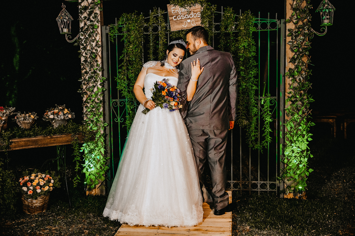 chegada dos noivos na festa