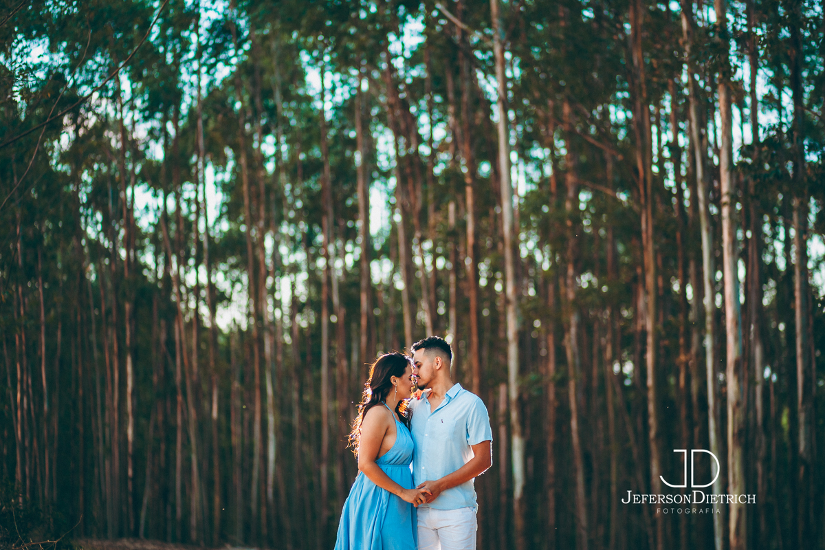 Pré Wedding no meio das arvores