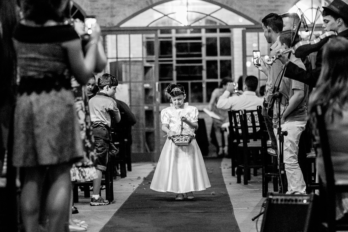 entrada-florista-Casamento-Bruna-e-Lucas-Sbornia-Eventos-na-Cidade-de-São-Pedro-SP