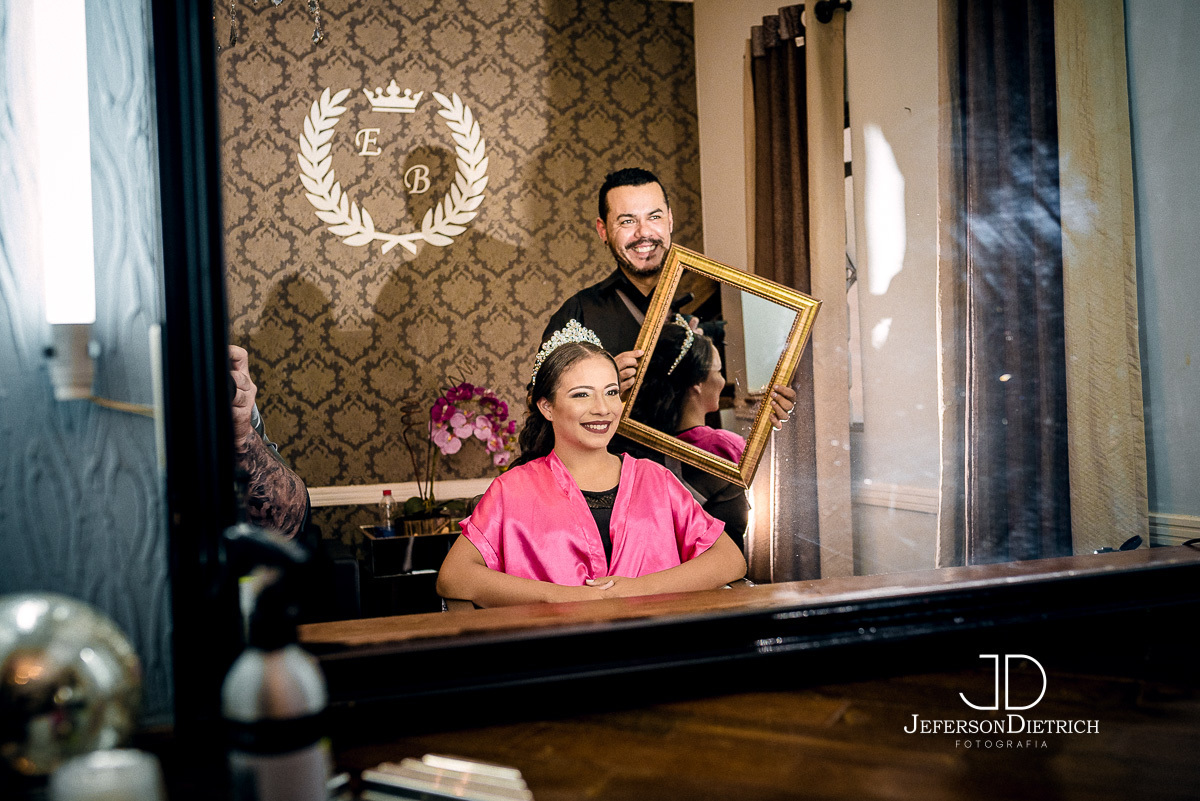 cabelo da debutante, penteado de 15 anos, penteado de festa de 15 anos, penteado da debutante, penteado debutante, penteado de debutante, cabelo de debutante, cabelos lindos, cabelo encachiado, cabelo liso, cabelo loiro, cabelo comprido, cabelo na moda