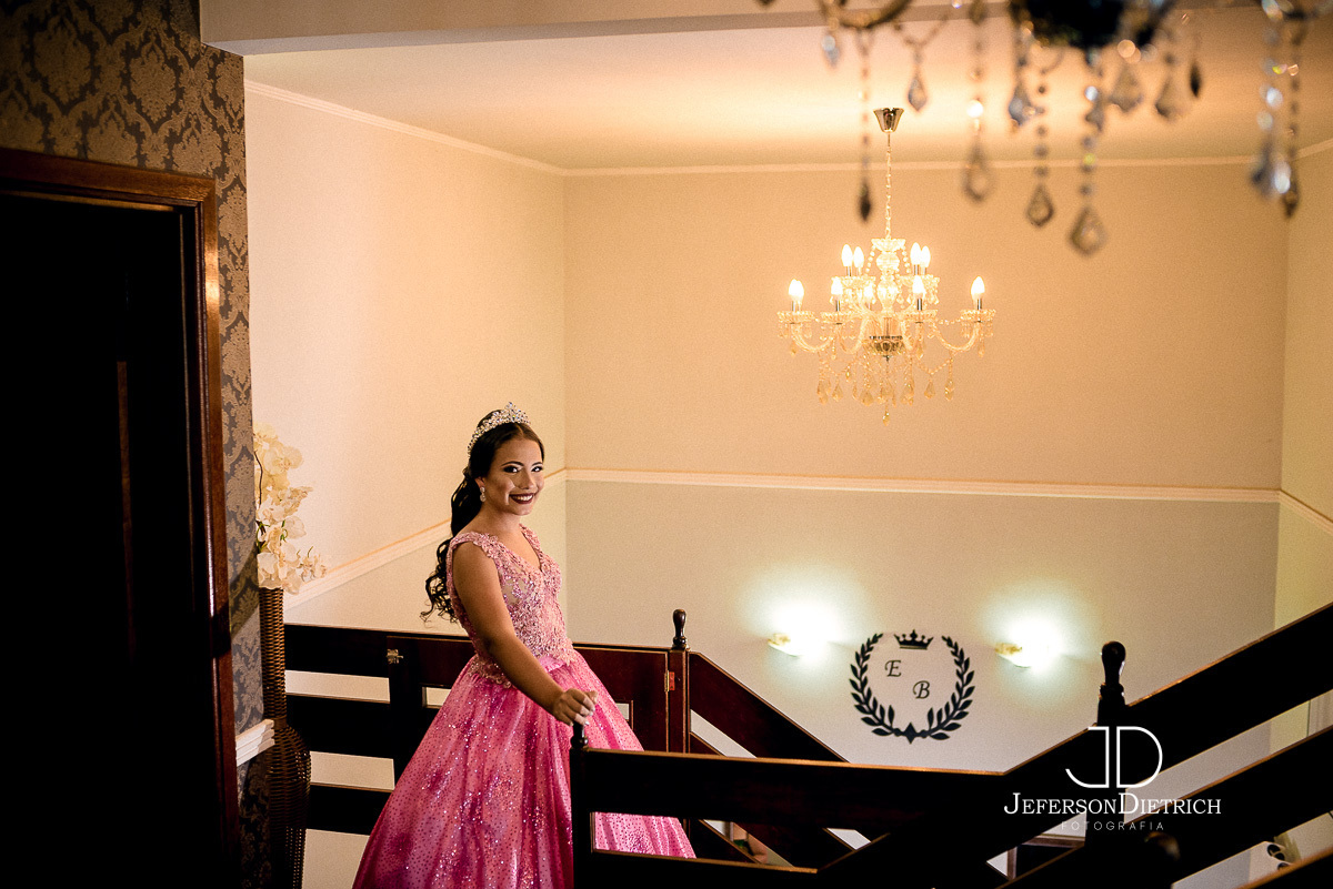 fotos de debutante de costa mostrando o vertido, vestido da debutante, vestido Lilas, vestido rosa, festa de aniversario 15 anos, festa de 15 anos, festa de debutante, making of de 15 anos, making of de debutante, vestido de 15 anos, fotografo