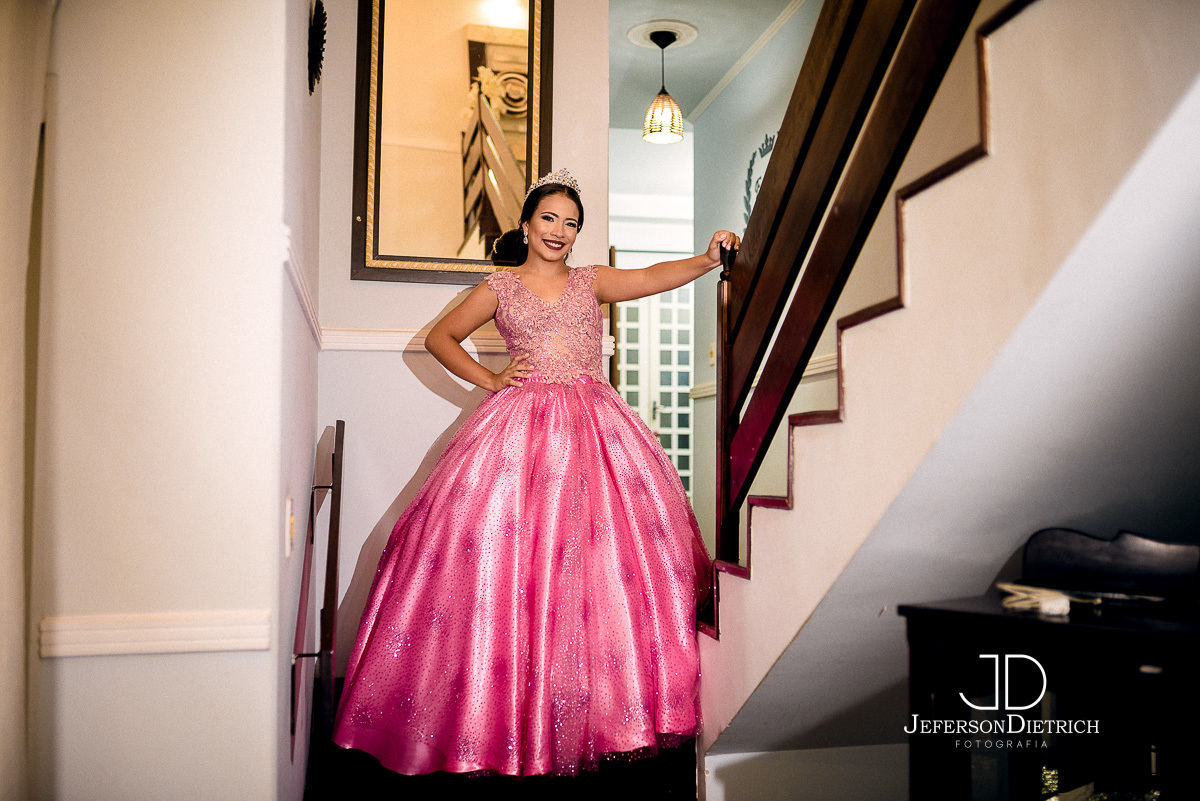 fotos de debutante pronta para ir para festa, fotografo na cidade de rio claro sao paulo, fotografo de aniversario de 15 anos, fotografo de ensaio de 15 anos, fotografo de debutante, fotografo de festa de debutante, fotografo para festas, fotografo