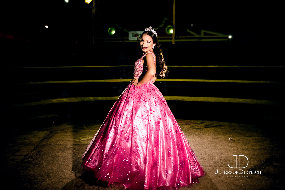 fotos de debutante na pista de skate, fotografo na cidade de rio claro sao paulo, fotografo de aniversario de 15 anos, fotografo de ensaio de 15 anos, fotografo de debutante, fotografo de festa de debutante, fotografo para festas, fotografo para debutante