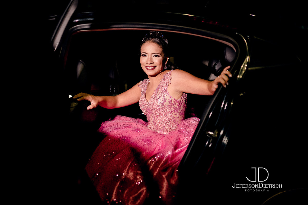 debutante saindo do carro, foto de 15 anos, foto de festa de 15 anos, foto de debutante, foto de ensaio de 15 anos, foto de festa, foto de vestido de 15 anos, foto de vestido de debutante, foto de adolescentes, foto de vestido