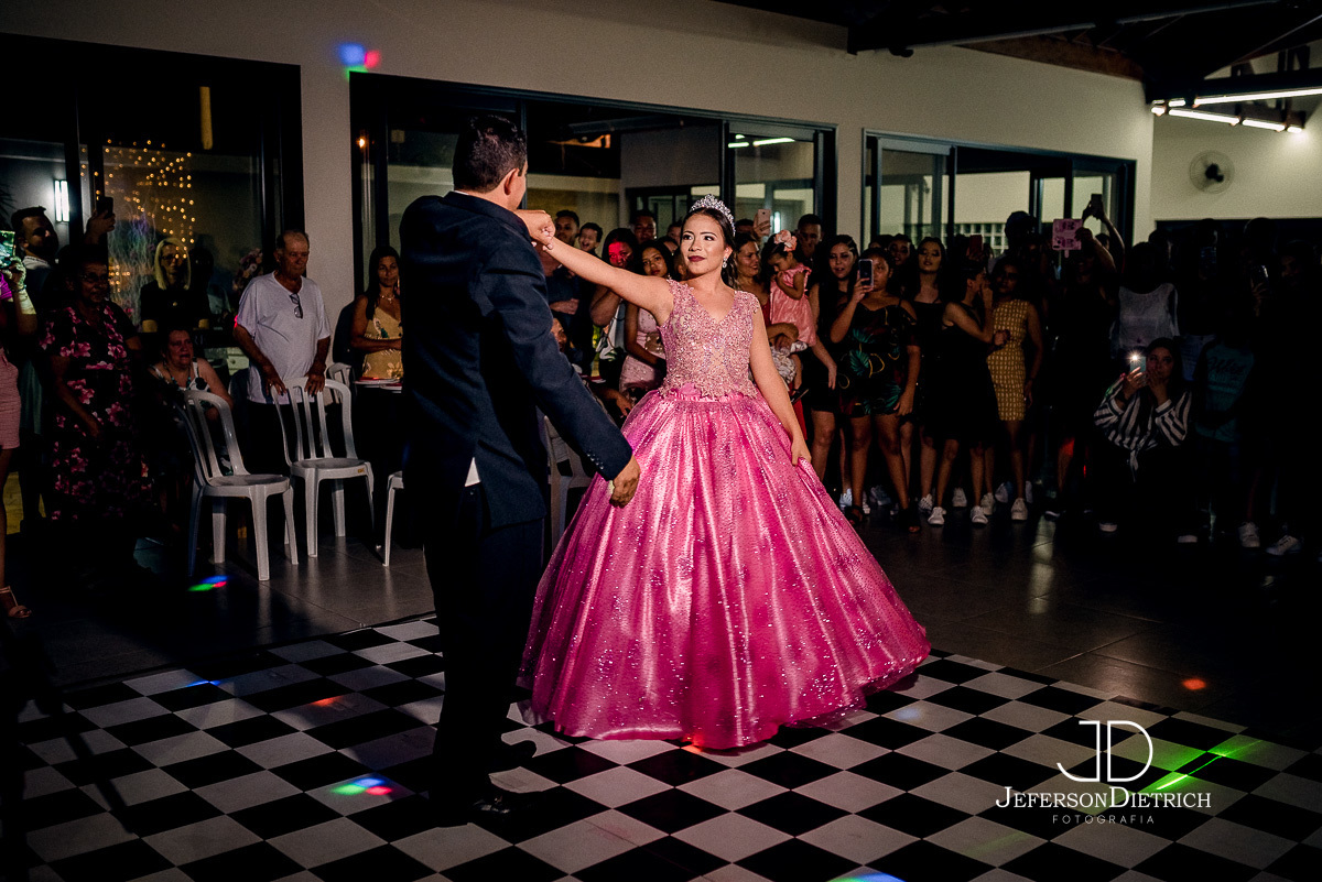 valsa da debutante com o pai, fotos de 15 anos, fotos de festa de 15 anos, fotos de debutante, fotos de ensaio de 15 anos, fotos de festa, fotos de vestido de 15 anos, fotos de vestido de debutante, fotos de adolescentes, fotos de  vestidos,