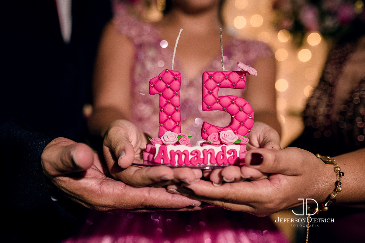 topo do bolo de 15 anos, Ensaio Fotográfico festa 15 anos, Ensaio fotográfico de Debutante,Ensaio de 15 anos, Adolescente em ensaio fotografico, Fotografia de decoraçao com debutante, fotografia de festa 15 anos, Vestido bordado para festa de 15 anos