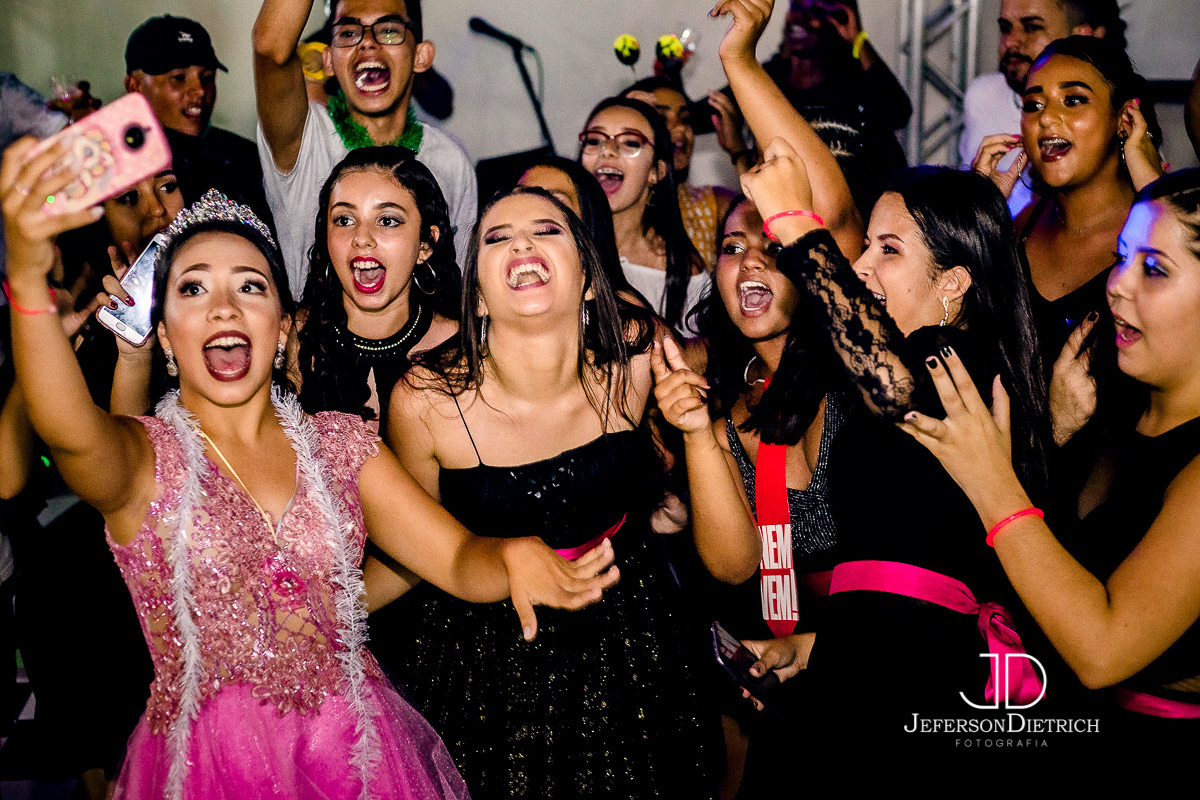 Self com as amiga da debutante,fotografo aniversario rio claro, fotografia aniversario rio claro, fotografia rio claro, fotografo rio claro, foto rio claro, fotografia de rio claro, fotografo aniversario 15 anos rio claro, fotografia aniversario de 15 ano