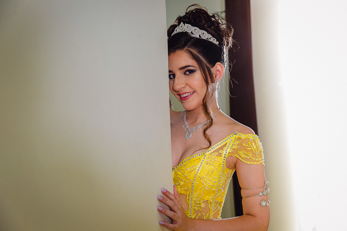 vestido da debutante, vestido amarelo, vestido a bela e a fera, fotografo de festa de 15 anos rio claro piracicaba araras cordeiropolis americana leme arthur nogueira sao paulo jundia campinas fotografo de 15 anos ensaio fotografico de 15 anos