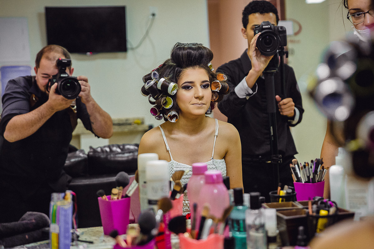 maquiagem debutante, maquiagem de 15 anos, make debutante. batom da debutante, festa de 15 anos, festa de debutante, making of de 15 anos, making of de debutante, vestido de 15 anos, fotografo de festa de 15 anos, Finalização Making of com perfume,