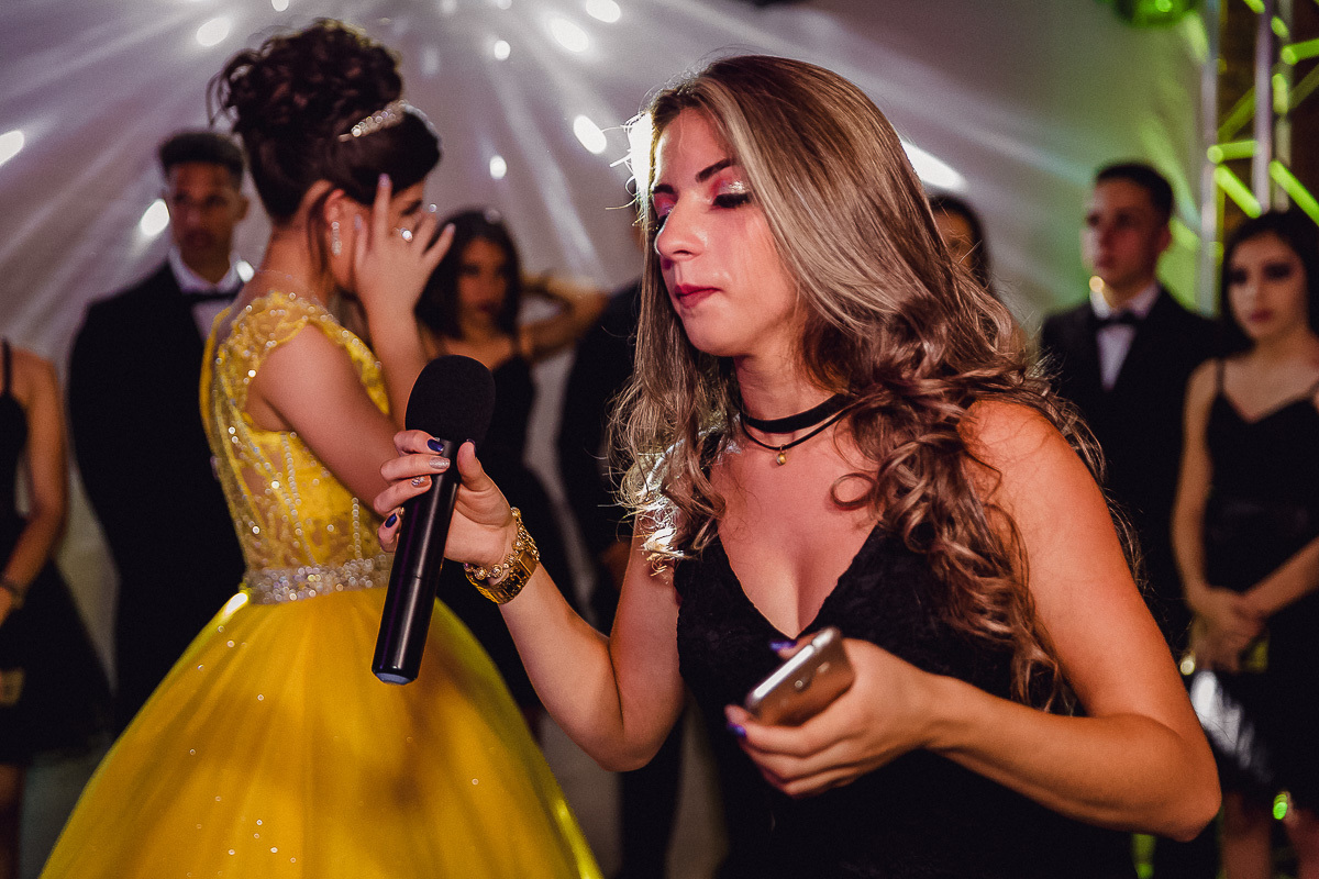 Bolo de festa de aniversario 15 anos, Decoraçao de festa de aniversario 15 anos, festa de 15 anos, festa de debutante, fotos de 15 anos na mesa do bolo, fotos da debutante na mesa do bolo, mesa do bolo de 15 anos, decoração de 15 anos, Bolo Fake Festa de 