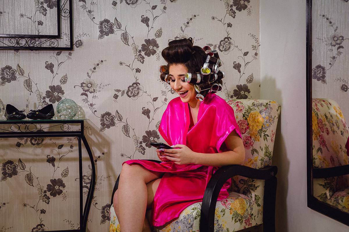 maquiagem debutante, maquiagem de 15 anos, make debutante. batom da debutante, festa de 15 anos, festa de debutante, making of de 15 anos, making of de debutante, vestido de 15 anos, fotografo de festa de 15 anos, Finalização Making of com perfume,