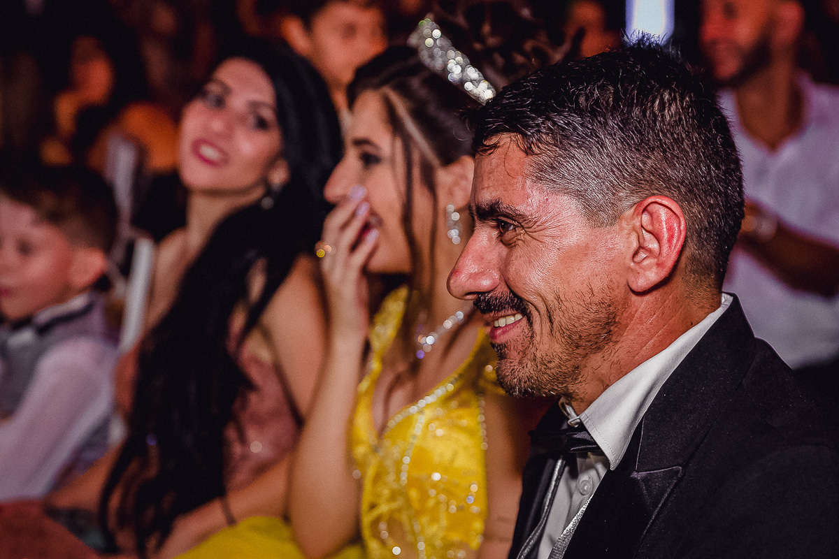 Ensaio Fotográfico festa 15 anos, Ensaio fotográfico de Debutante,Ensaio de 15 anos, Adolescente em ensaio fotografico, Fotografia de decoraçao com debutante, fotografia de festa 15 anos, Vestido bordado para festa de 15 anos, Detalhes de vestido de debut