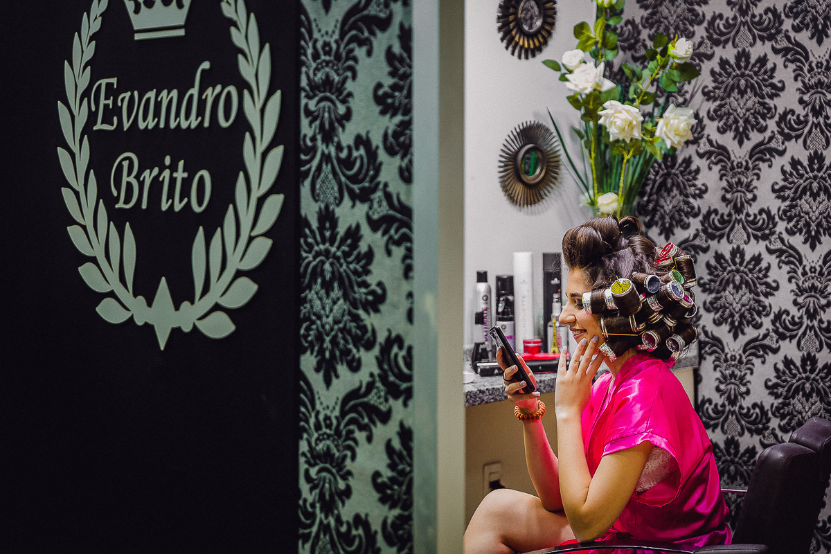 maquiagem debutante, maquiagem de 15 anos, make debutante. batom da debutante, festa de 15 anos, festa de debutante, making of de 15 anos, making of de debutante, vestido de 15 anos, fotografo de festa de 15 anos, Finalização Making of com perfume,