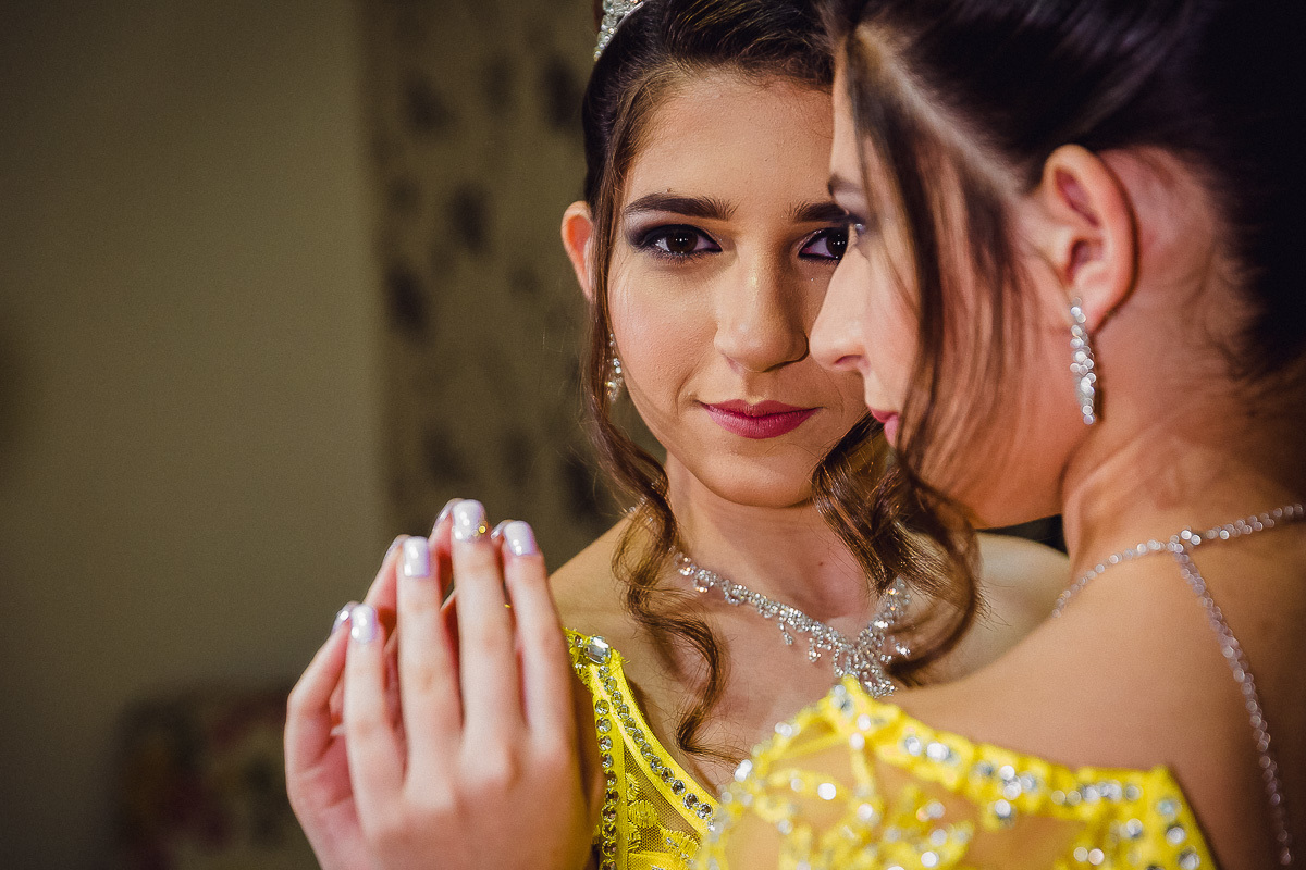 vestido da debutante, vestido amarelo, vestido a bela e a fera,festa de aniversario 15 anos, festa de 15 anos, festa de debutante, making of de 15 anos, making of de debutante, vestido de 15 anos, fotografo de festa de 15 anos, fotografo de 15 anos