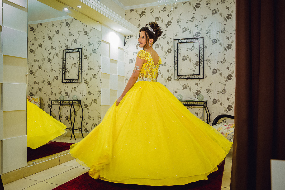 vestido da debutante, vestido amarelo, vestido a bela e a fera,festa de aniversario 15 anos, festa de 15 anos, festa de debutante, making of de 15 anos, making of de debutante, vestido de 15 anos, fotografo de festa de 15 anos, fotografo de 15 anos