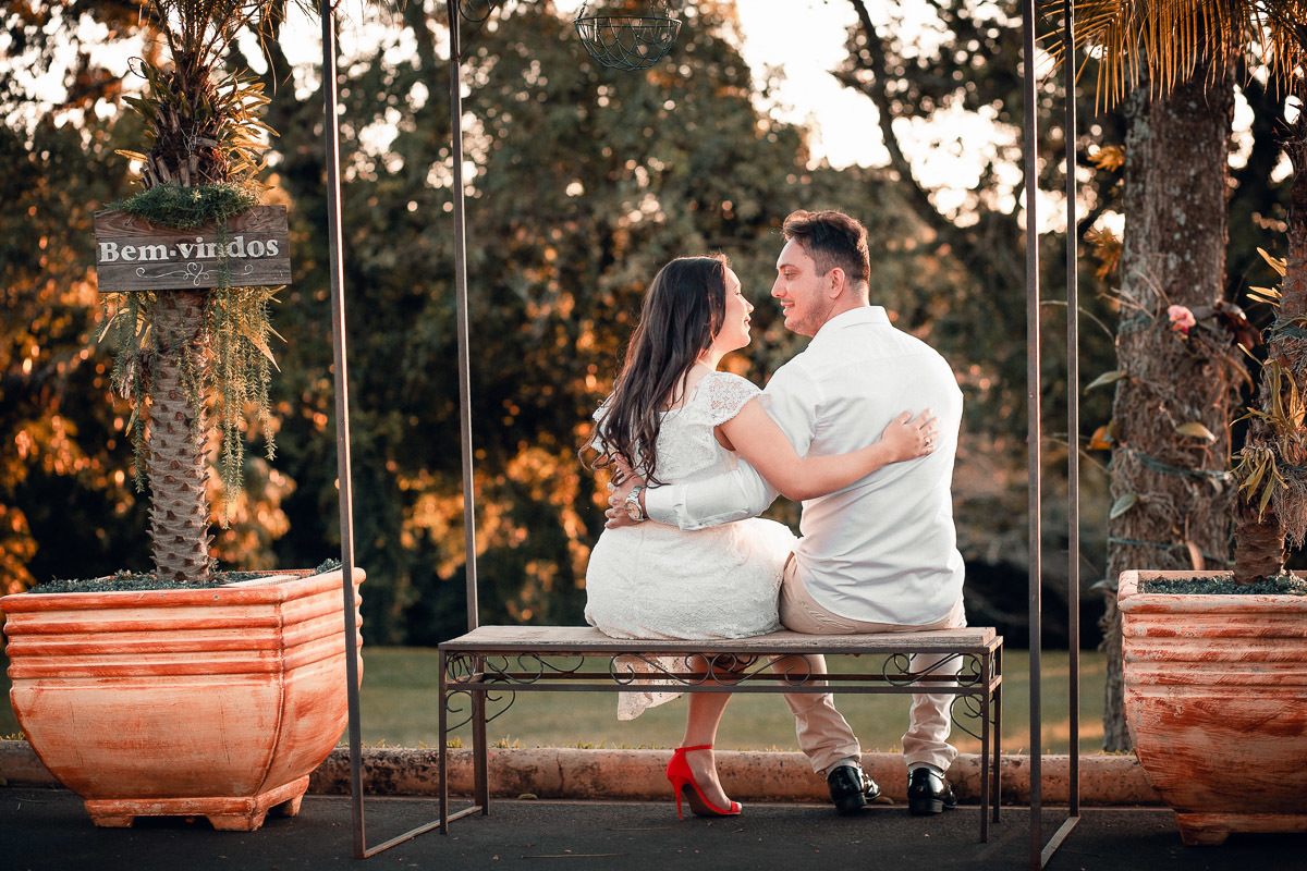 
Fotografia Ensaio Pre Wedding do lindo Casal Amanda e Anderson feita no Rali Flores Eventos na cidade de Cordeiropolis Campinas Sao Paulo com fotografias de fotografo casamento em rio claro casamento em araras casamento em piracicaba sao paulo 