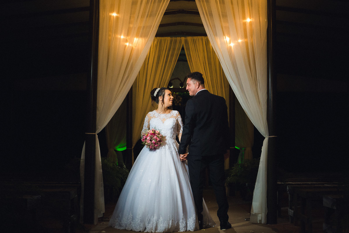 fotografia ensaio de noivos ao entardecer joaquim egidio campinas indaiatuba vinhedo itatiba americana louveira jundiai sousas souzas barao geraldo