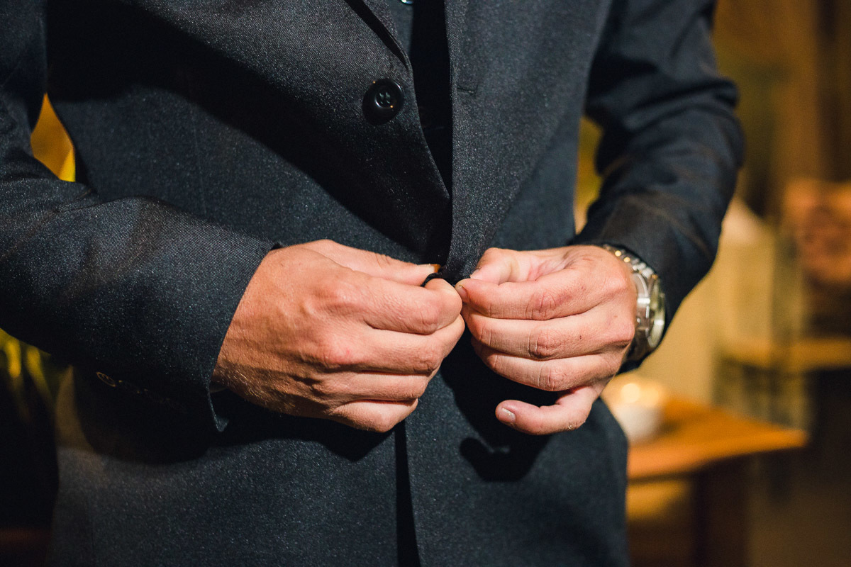  fotografia ensaio de noivos mostra casal de noivos lendo um livro sobre natacao joaqui,m egidio campinas sao paulo valinhos vinhedo louveira jundiai itatiba indaiatuba americana ensaio pre wedding