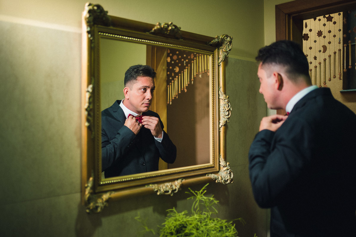  fotografia ensaio de noivos mostra casal de noivos lendo um livro sobre natacao joaqui,m egidio campinas sao paulo valinhos vinhedo louveira jundiai itatiba indaiatuba americana ensaio pre wedding