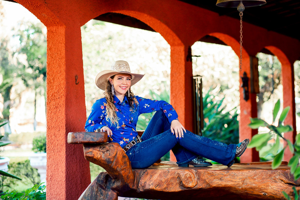 ensaio country, ensaio estilo country, ensaio sensual, ensaio estilo cowgirls, ensaio fotografico no campo, ensaio fotografico na fazenda, ensaio fotografico no haras, sessao fotografica com cavalo, sessao fotografica com cavalos, foto de casalos