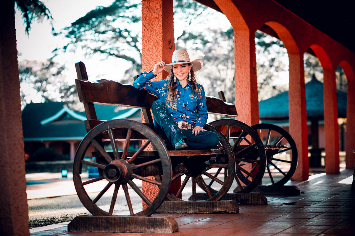 ensaio country, ensaio estilo country, ensaio sensual, ensaio estilo cowgirls, ensaio fotografico no campo, ensaio fotografico na fazenda, ensaio fotografico no haras, sessao fotografica com cavalo, sessao fotografica com cavalos, foto de casalos