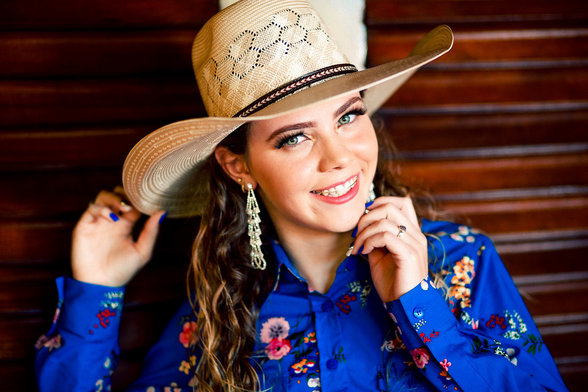 ensaio fotografico com cavalo, ensaio com cavalos, ensaio de 18 anos, ensaio fotografico de 18 anos, ensaios fotograficos, foto de 18 anos, fotos de 18 anos, fotografia de 18 anos, ensaio no campo, ensaio no haras, ensaio na fazenda, fotos lindas