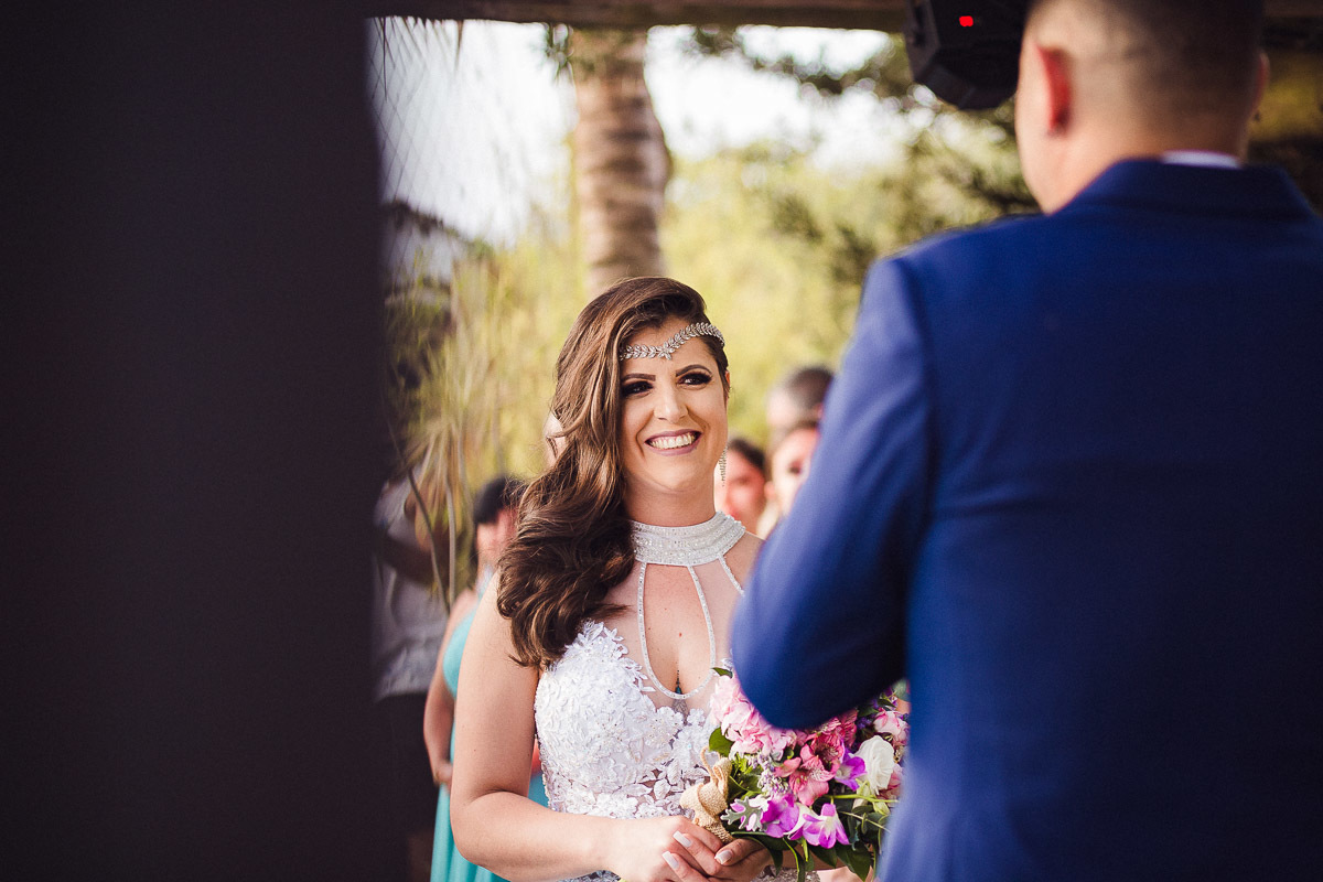 fotografia ensaio fotografico pre wedding joaquim egidio campinas sao paulo valinhos vinhedo louveira jundiai itatiba americana indaiatuba ensaio de noivos ensaio de casamento
  
 casal troca olhares fotografia ensaio de noivos joaquim egidio campinas sao