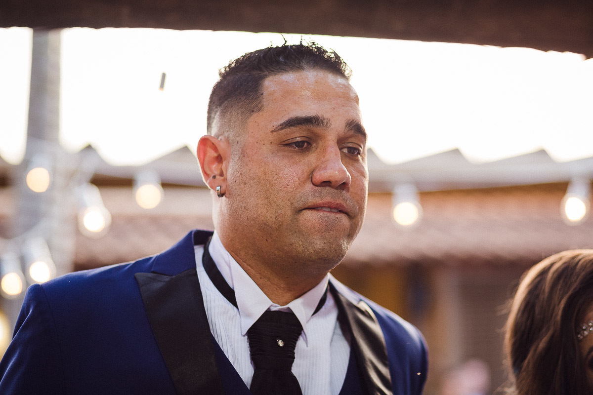 fotografia ensaio fotografico pre wedding joaquim egidio campinas sao paulo valinhos vinhedo louveira jundiai itatiba americana indaiatuba ensaio de noivos ensaio de casamento
  
 casal troca olhares fotografia ensaio de noivos joaquim egidio campinas sao